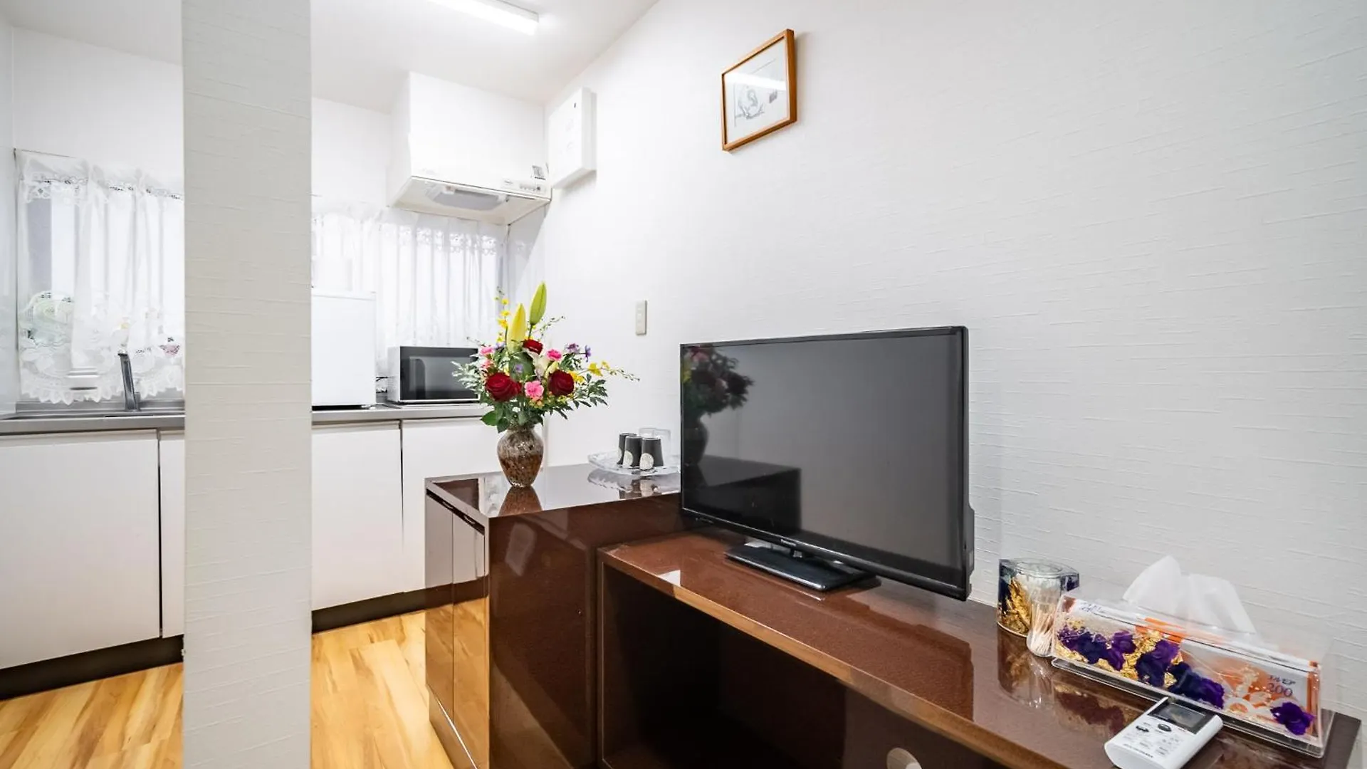 Apartment 梟の宿 岛之内2号馆 步行200M至道顿堀! 徒步5分钟日本桥站! 心斋桥8分钟 黑门市场15分种徒步圈内 !中央区66平方2间房可住7人 Osaka