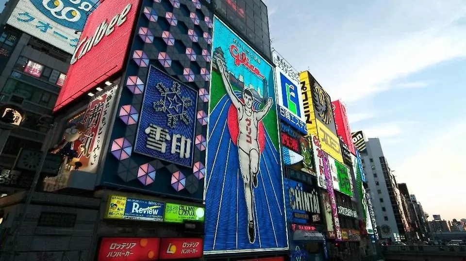 梟の宿 岛之内2号馆 步行200M至道顿堀! 徒步5分钟日本桥站! 心斋桥8分钟 黑门市场15分种徒步圈内 !中央区66平方2间房可住7人 大阪市 アパート