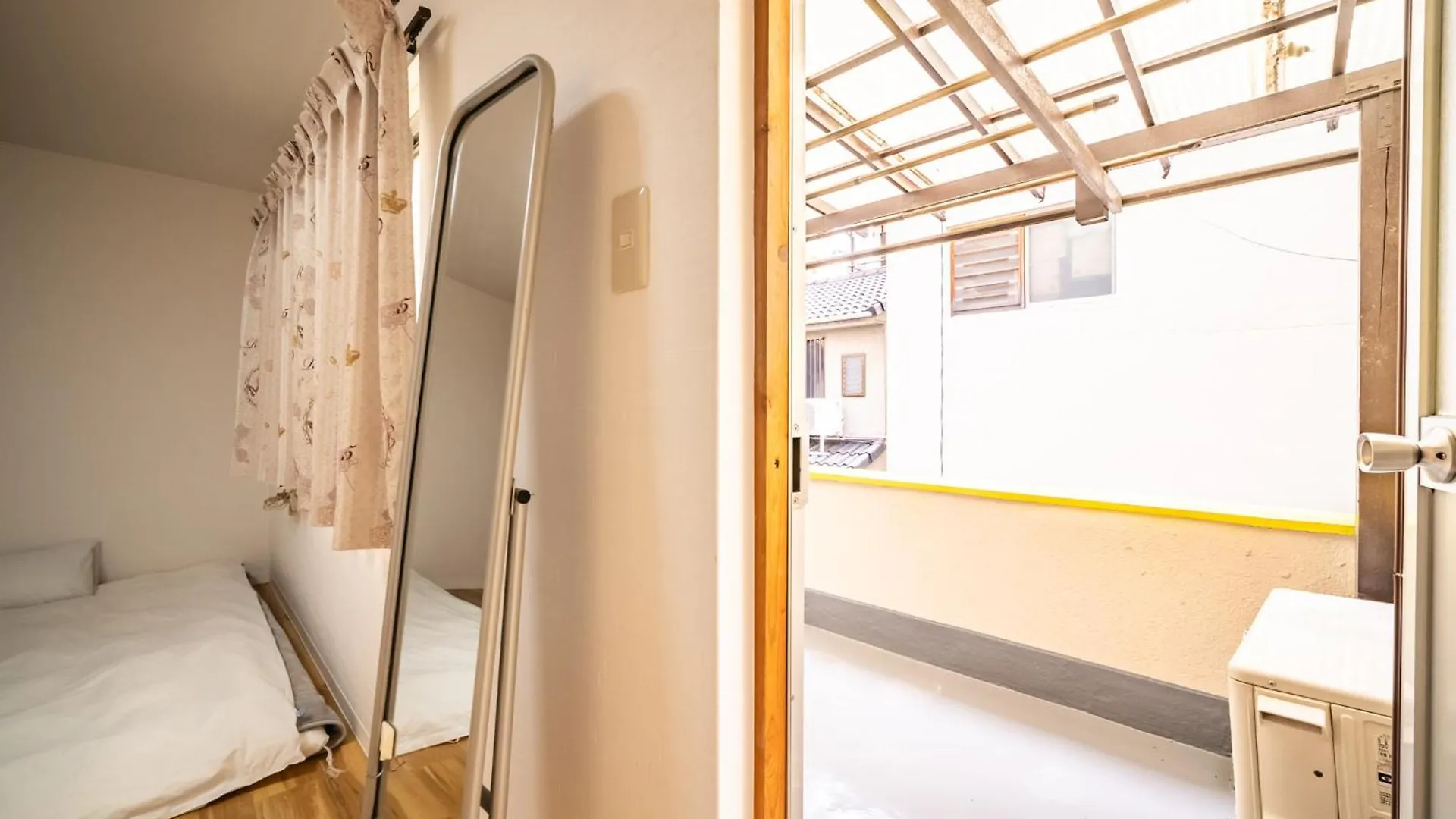 Apartment 梟の宿 岛之内2号馆 步行200M至道顿堀! 徒步5分钟日本桥站! 心斋桥8分钟 黑门市场15分种徒步圈内 !中央区66平方2间房可住7人 Osaka